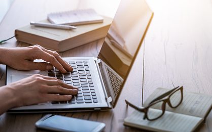 Penulis freelance. Sumber : istockphoto.com