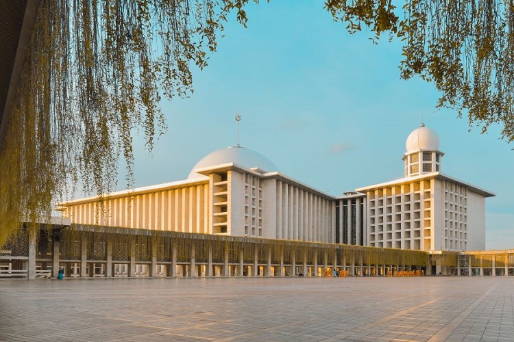 Masjid Istiqlal yang megah, Sumber: masjidnusantara.org