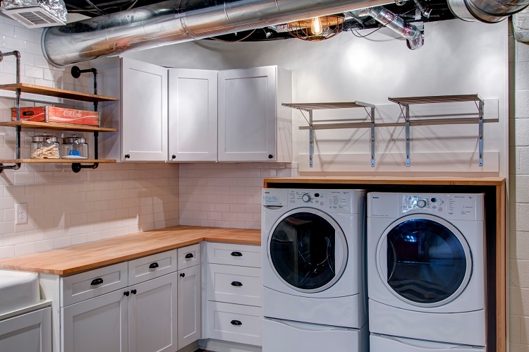 Laundry room industrial, Sumber: houzz.com