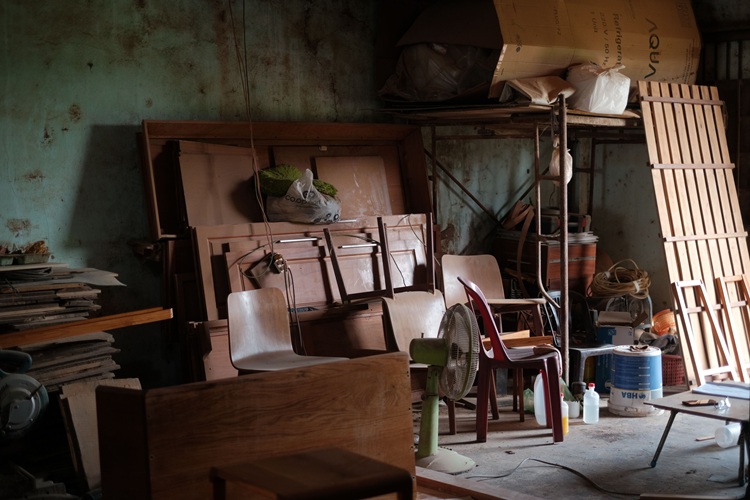 Furniture yang rusak akibat rumah lembab, Sumber: pexels.com